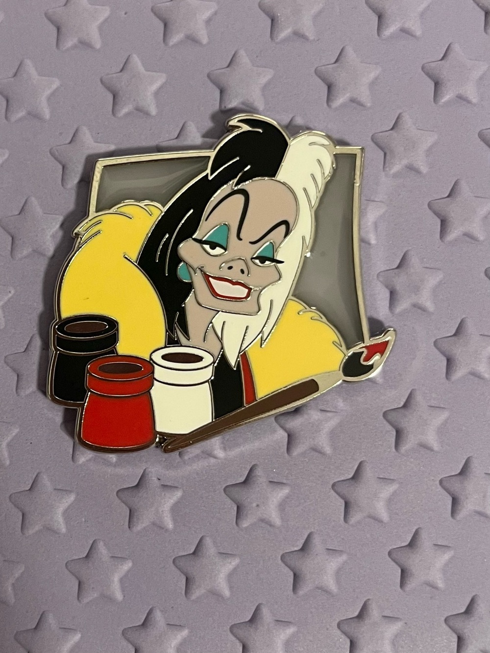 Disney Brush of Magic Pin Cruella de Vil 101 Dalmatians Limited Release
